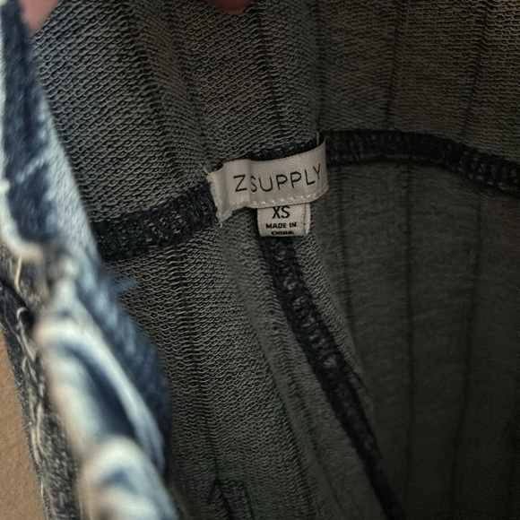 Z Supply Stripped Overall shorts size XS - Picture 2 of 6